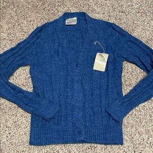 Vintage 70s cable knit woman’s Blue Sweater- nwt